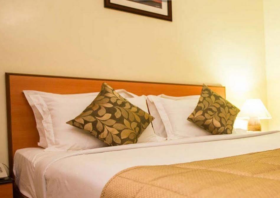 Taz Kamar Family Hotel شيناي المظهر الخارجي الصورة